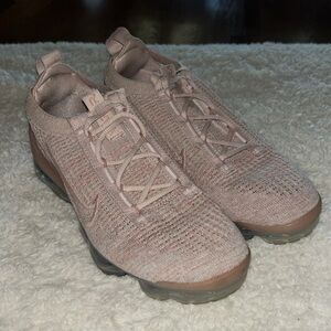 Nike Air VaporMax Flyknit in Pink Women’s Size 8.5